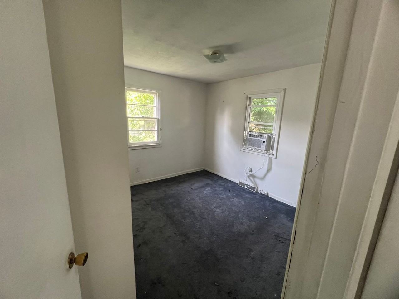 934 Jackson St - Photo 3 of 5