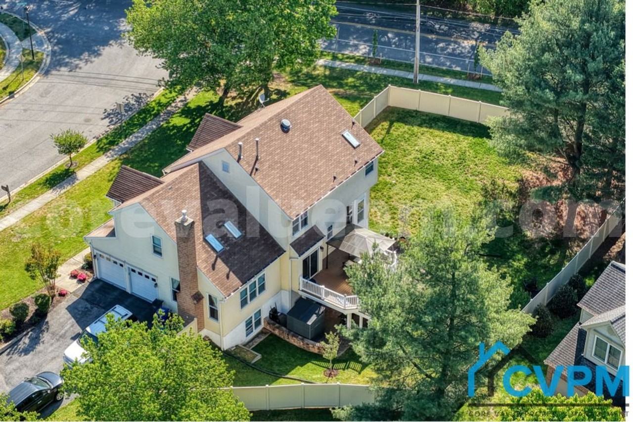13017 Weiss Dr - Photo 4 of 43