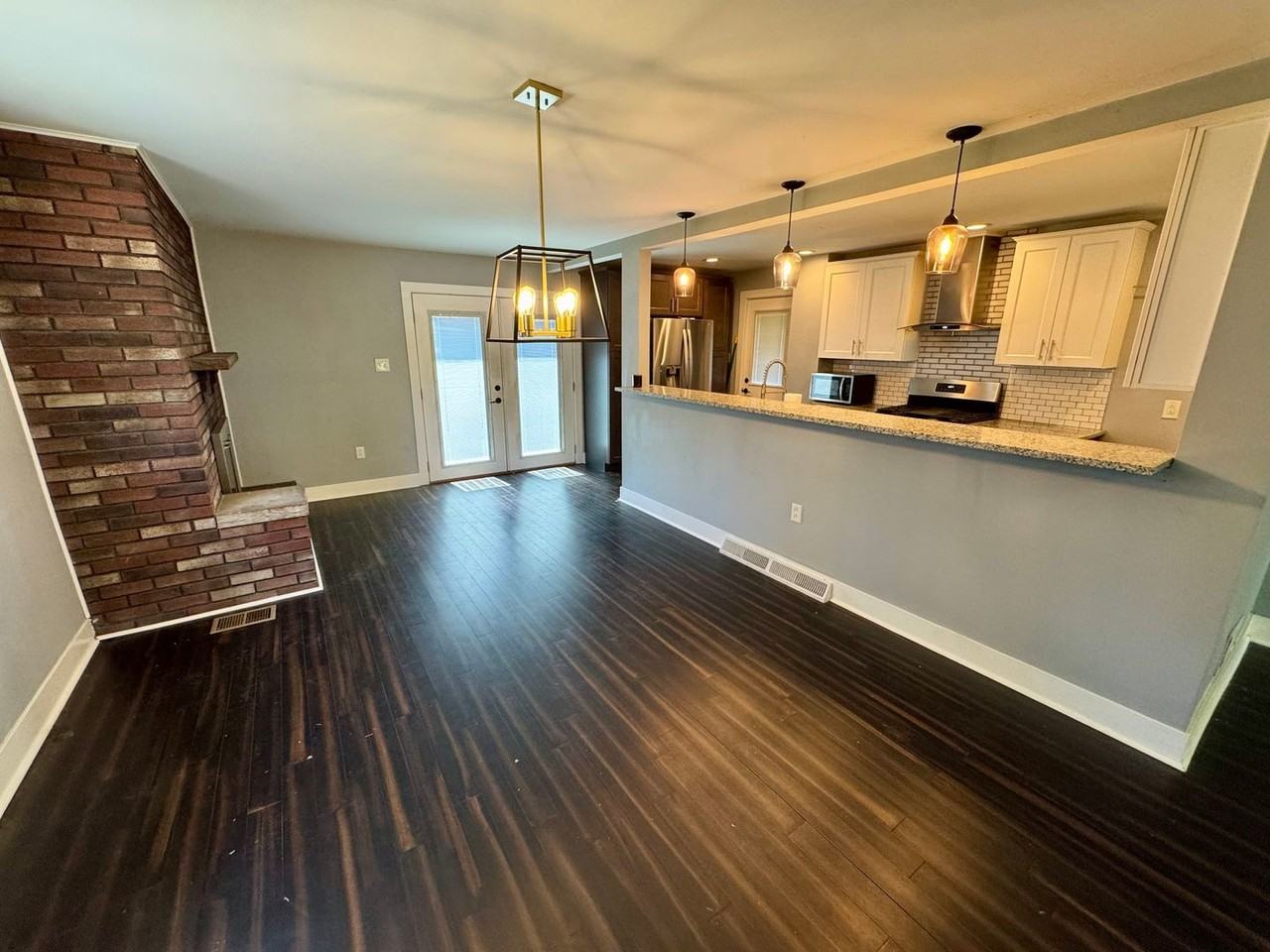 2210 Hampton St - Photo 6 of 50