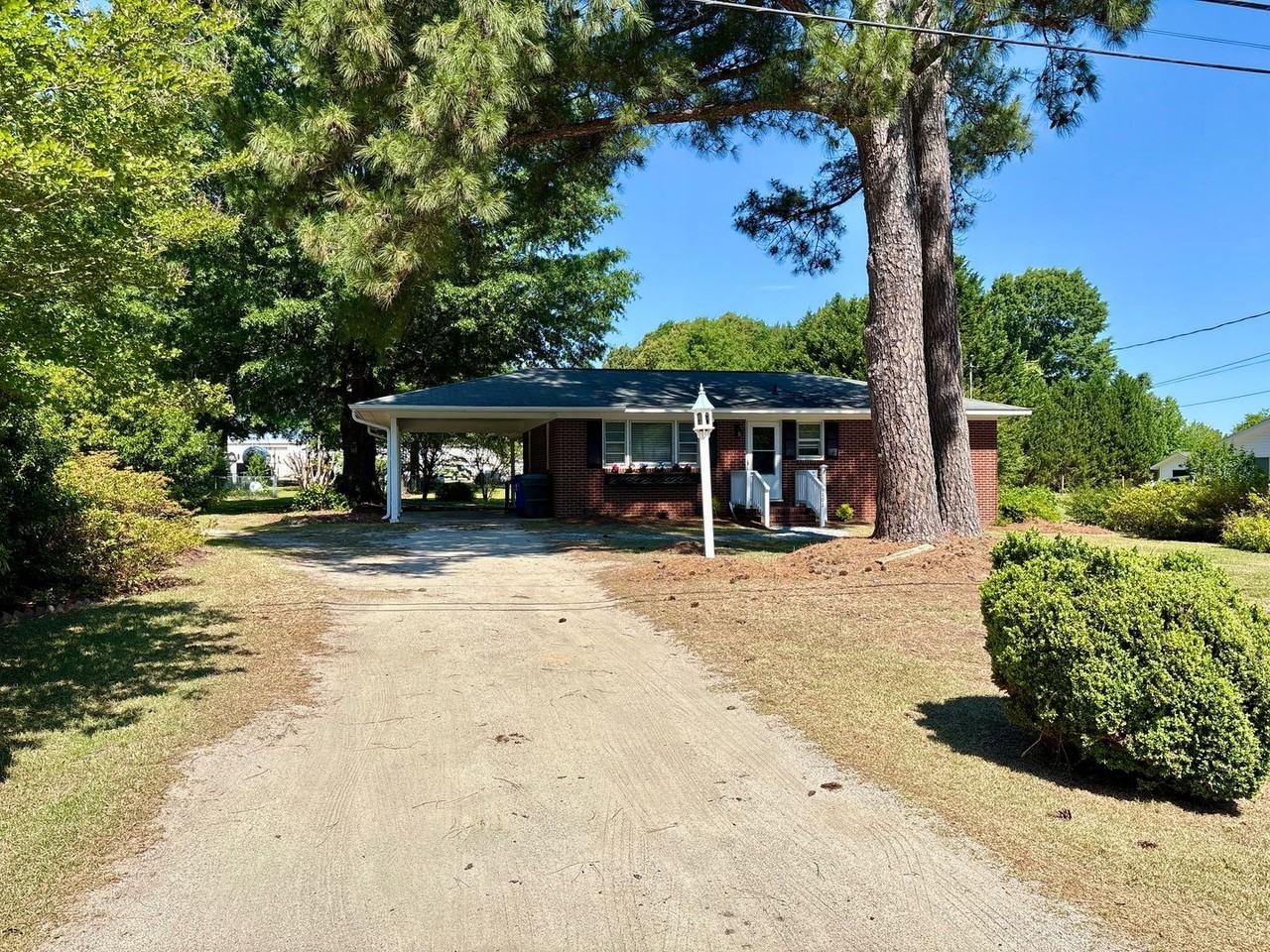 102 N Clarendon Dr - Photo 2 of 49