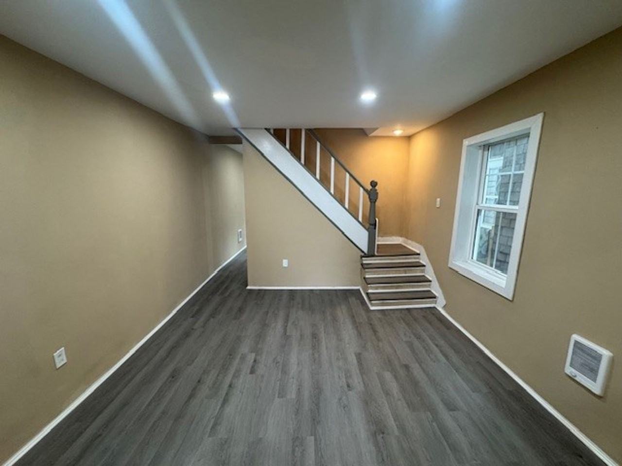 201 Market St - Photo 5 of 11