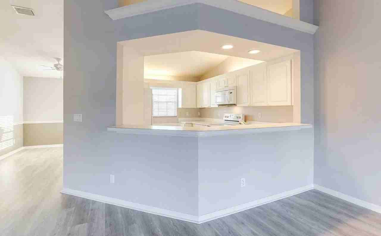 13093 Castle Harbour Dr #10 - Photo 2 of 22