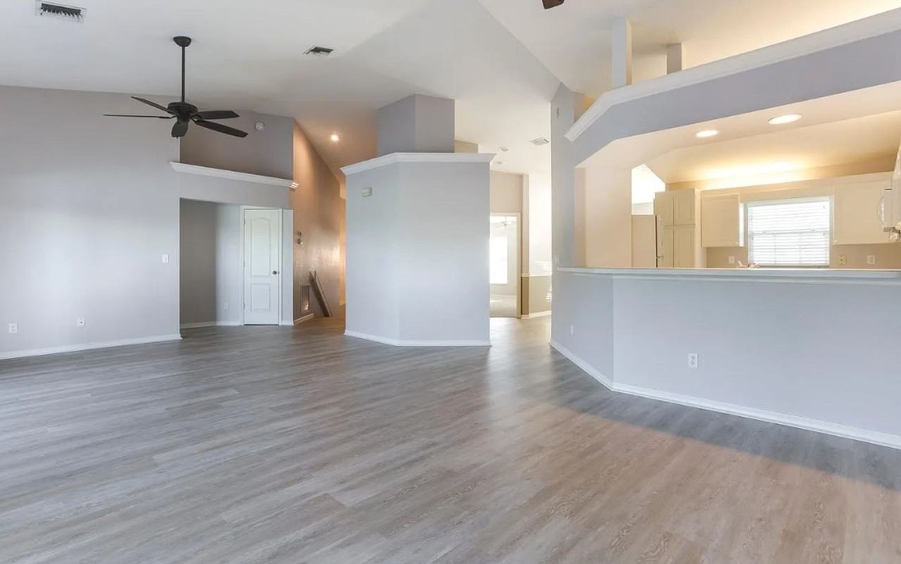 13093 Castle Harbour Dr #10 - Photo 4 of 22