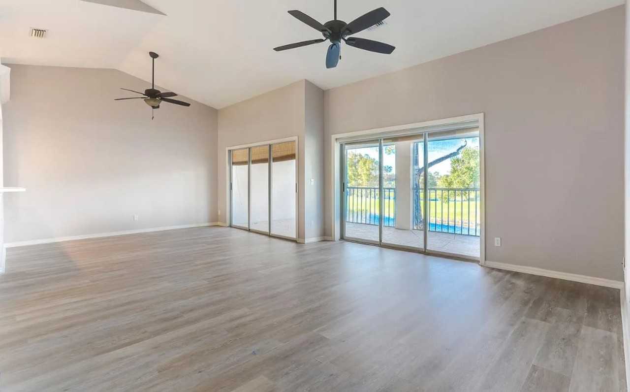 13093 Castle Harbour Dr #10 - Photo 5 of 22