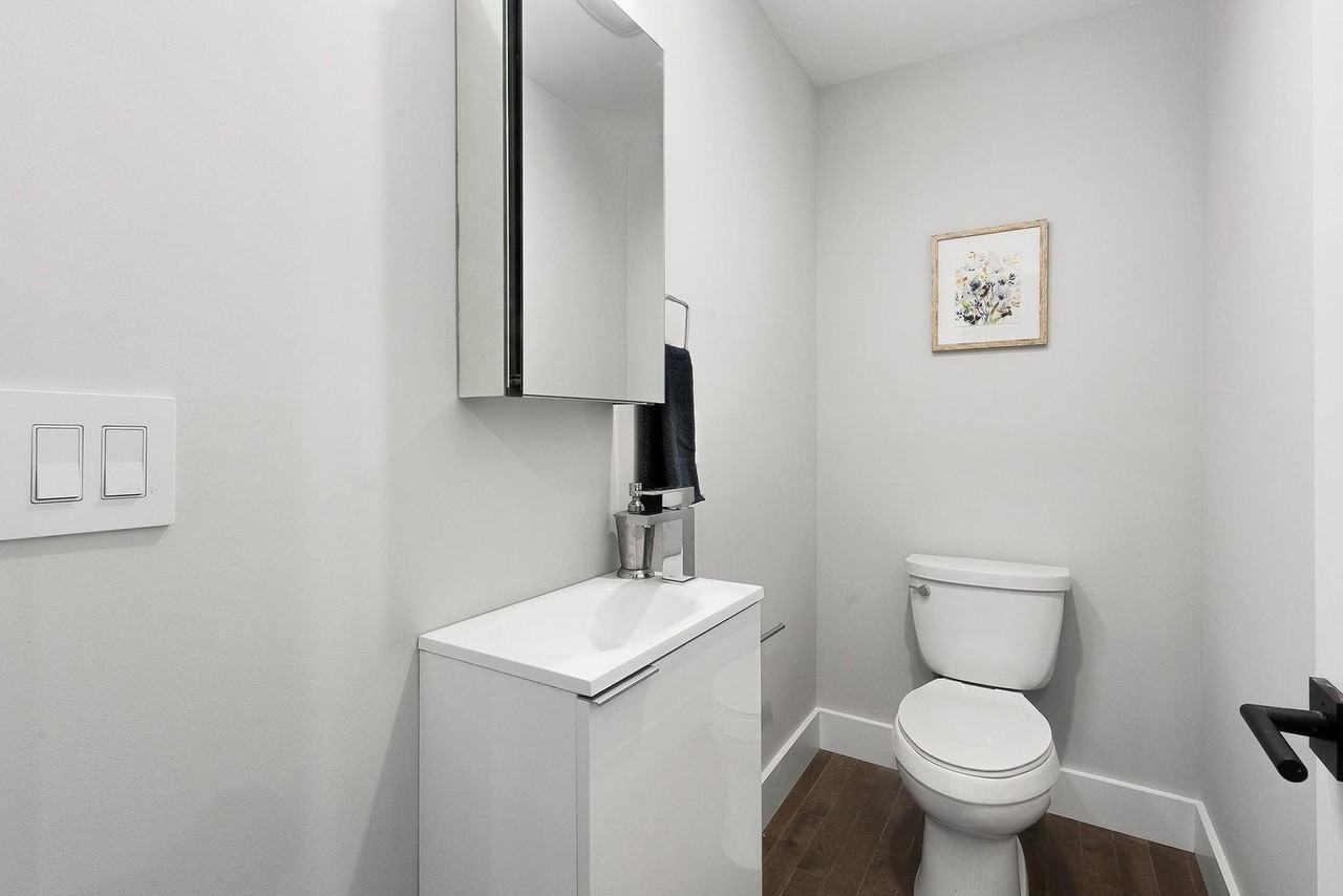 1321 S Woodstock St - Photo 3 of 25