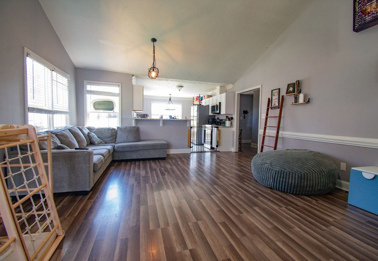 1212 Alexwood Dr - Photo 4 of 24