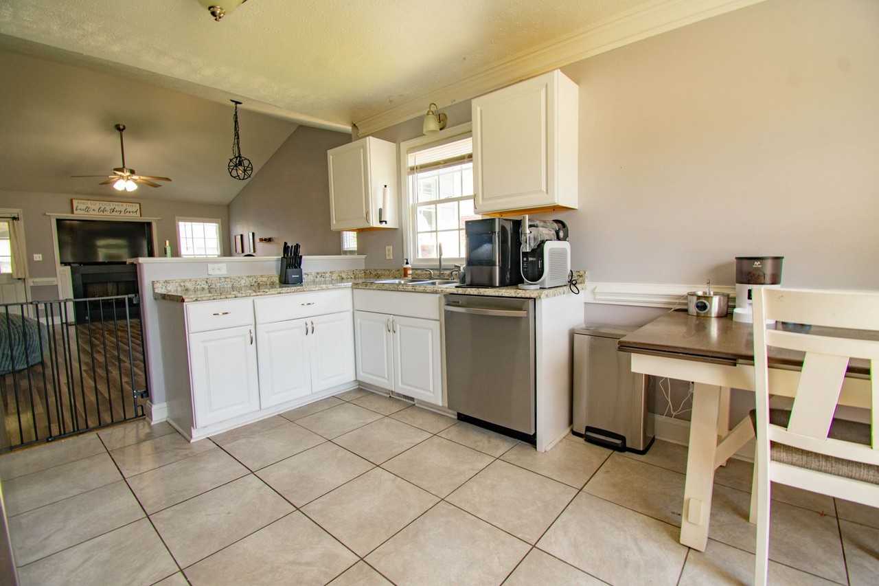 1212 Alexwood Dr - Photo 6 of 24