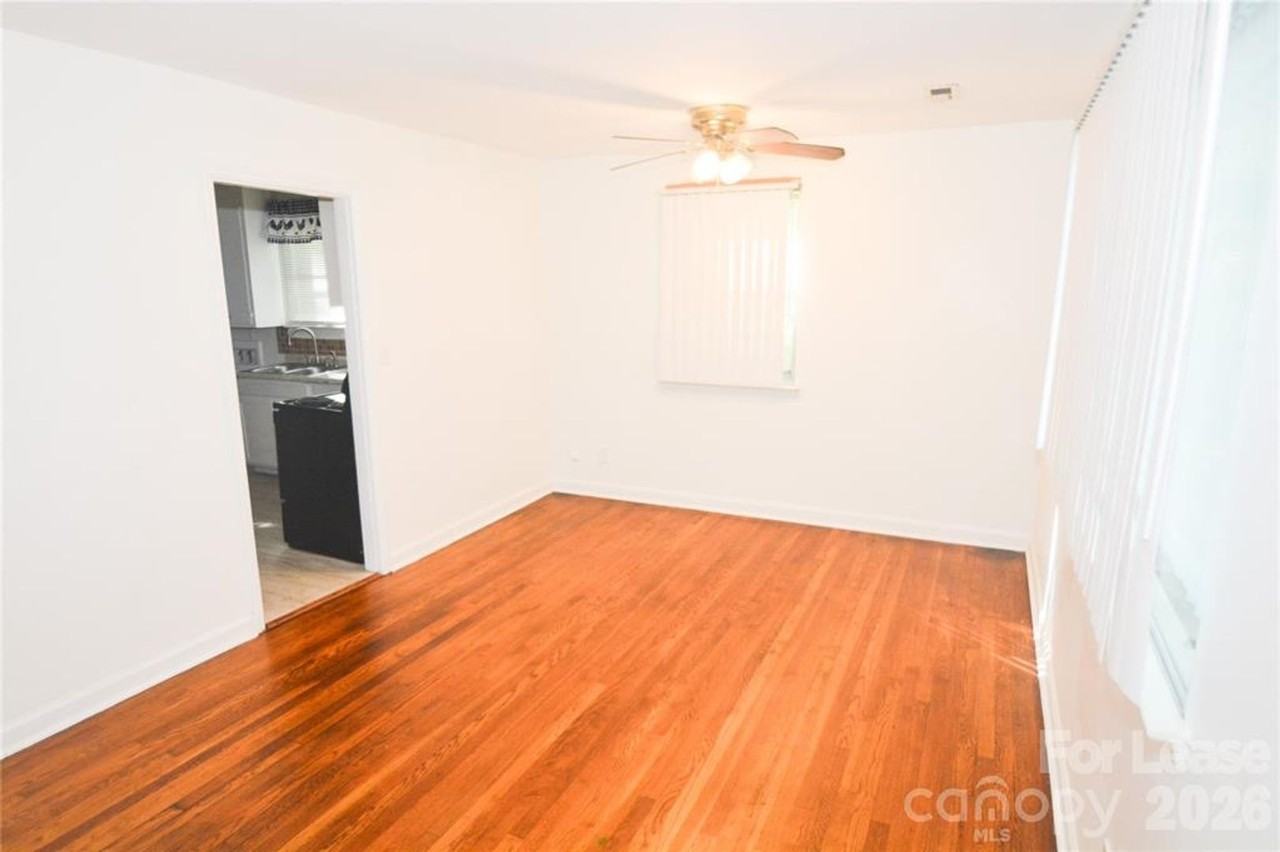2143 Finchley Dr - Photo 2 of 10