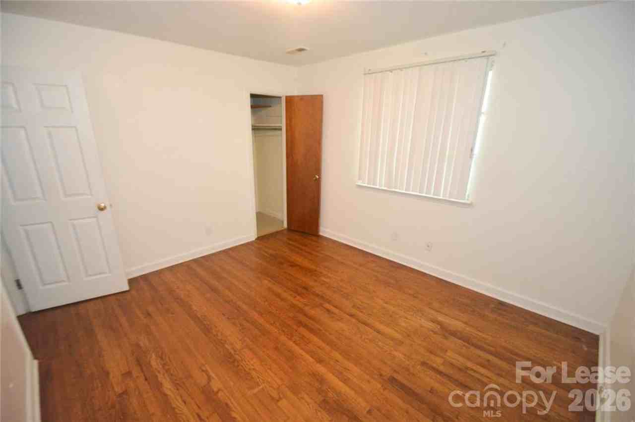 2143 Finchley Dr - Photo 5 of 10