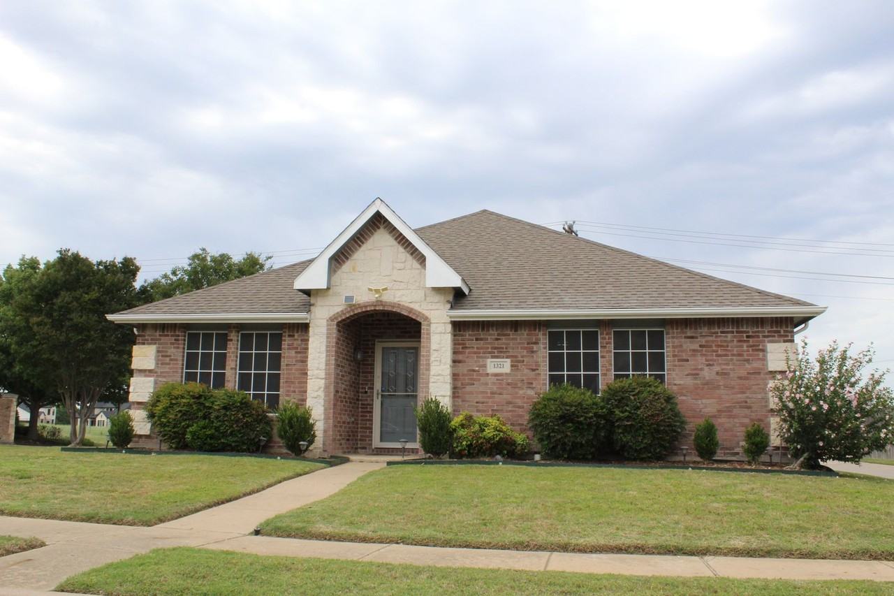 1321 Red River Ln - Photo 2 of 17