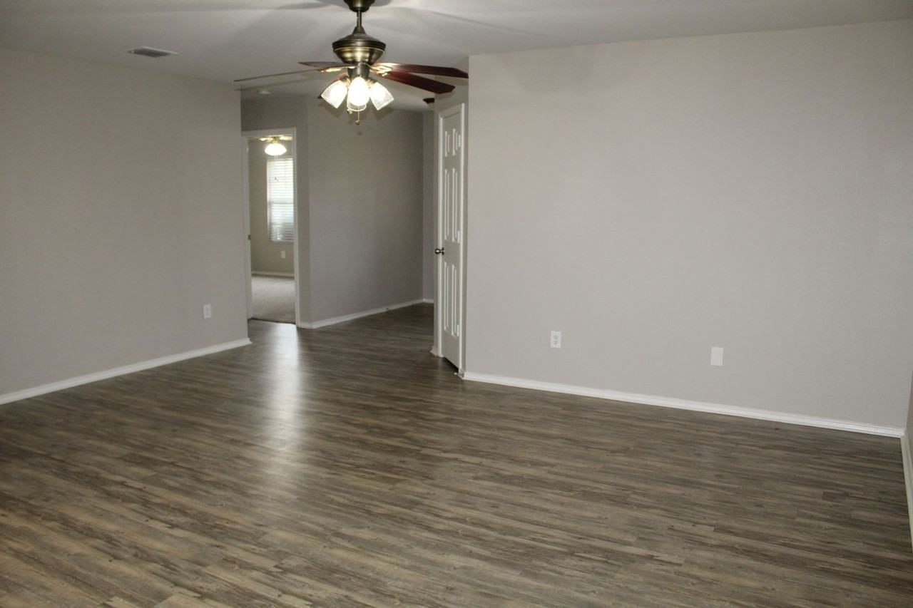 1321 Red River Ln - Photo 4 of 17