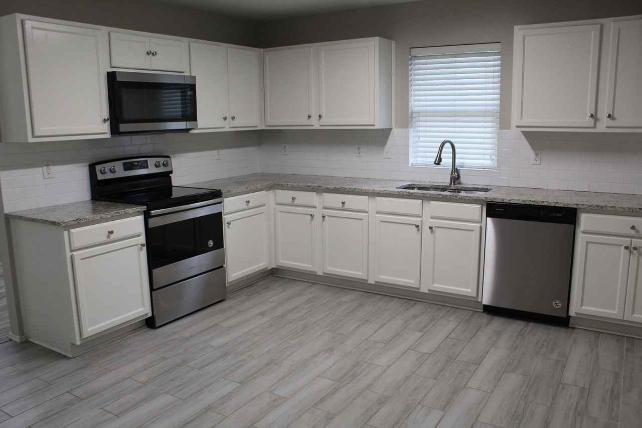 1321 Red River Ln - Photo 5 of 17