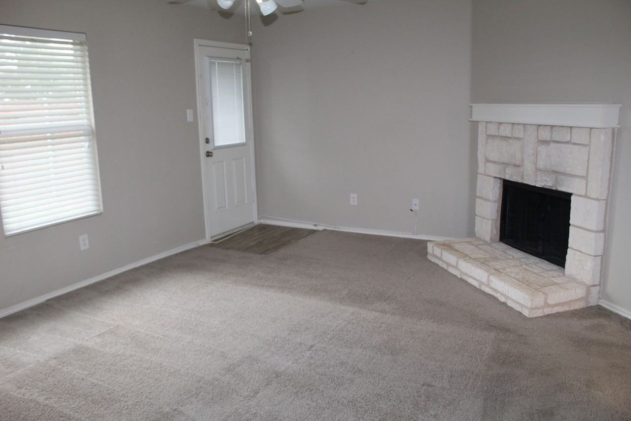 1321 Red River Ln - Photo 7 of 17