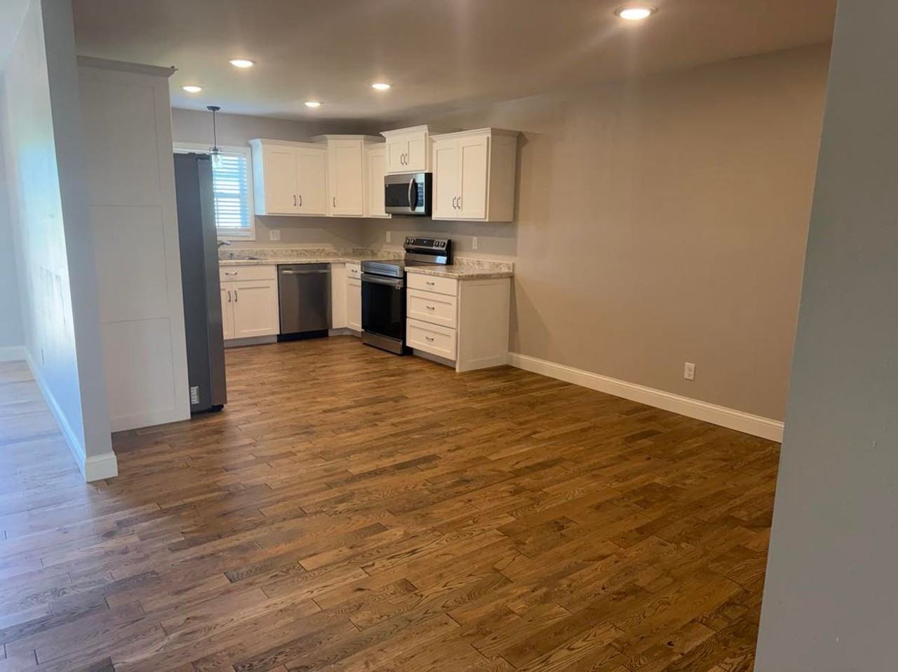 424 E Deerwood Dr - Photo 3 of 14