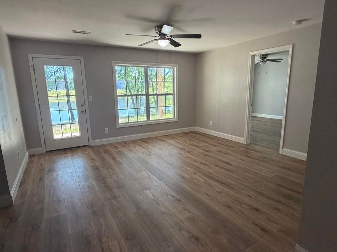 424 E Deerwood Dr - Photo 5 of 14