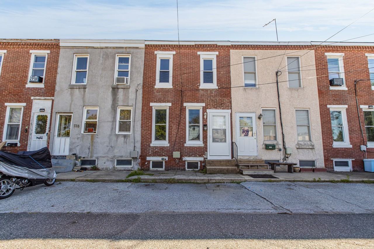 733 Center St - Photo 2 of 26