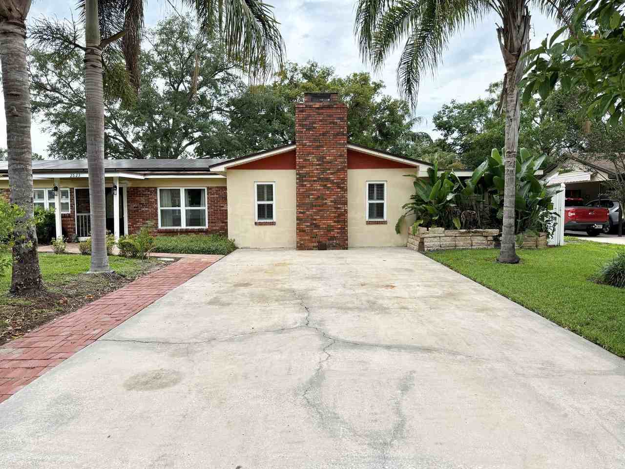 2523 Krueger Ln - Photo 3 of 39