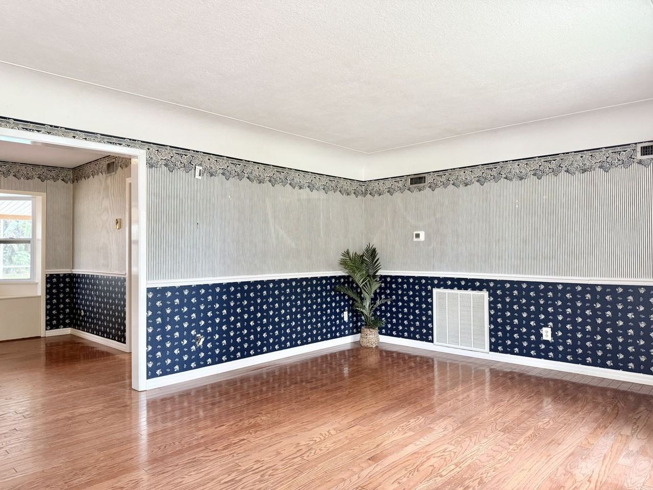 2523 Krueger Ln - Photo 4 of 39