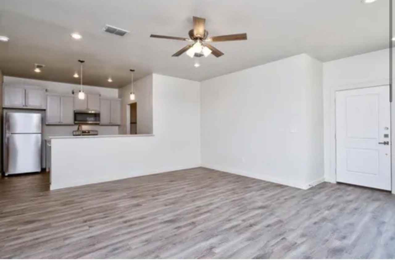 1207 N Evanston Ave - Photo 4 of 9
