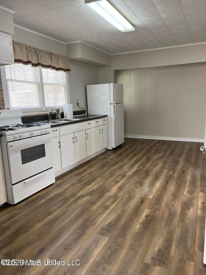 1509 Bowen Ave - Photo 3 of 9