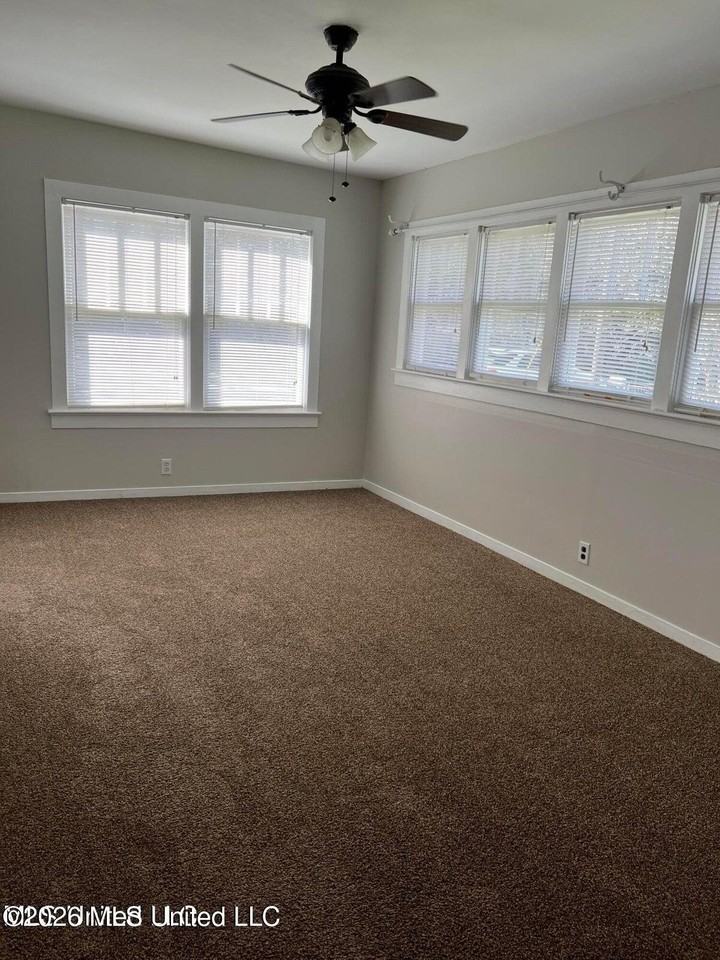 1509 Bowen Ave - Photo 6 of 9
