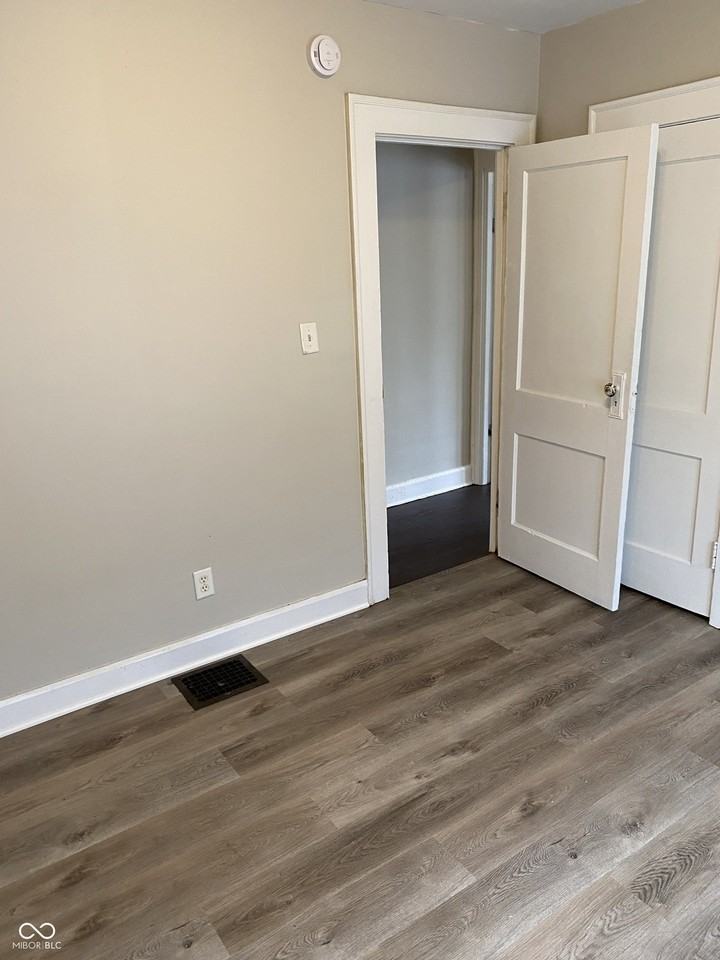 6052 E Washington St - Photo 6 of 10