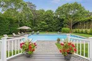24 Bridle Path - Photo 3 of 28