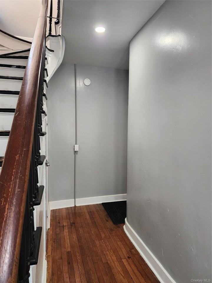 49 Carroll St #1 - Photo 5 of 15