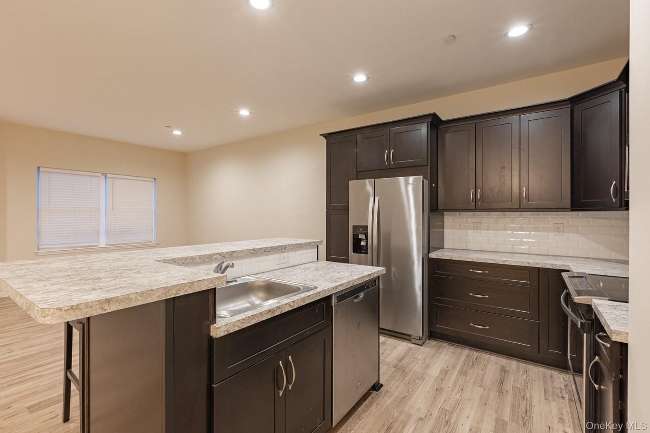 1 Sophia Ct - Photo 2 of 25