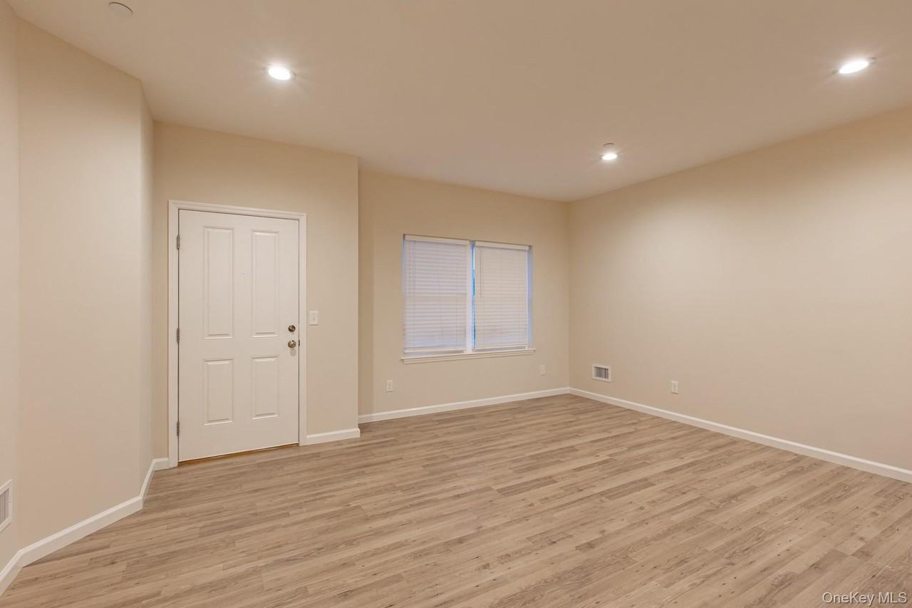 1 Sophia Ct - Photo 3 of 25