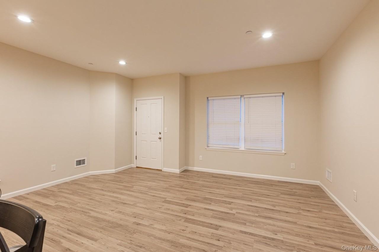 1 Sophia Ct - Photo 4 of 25