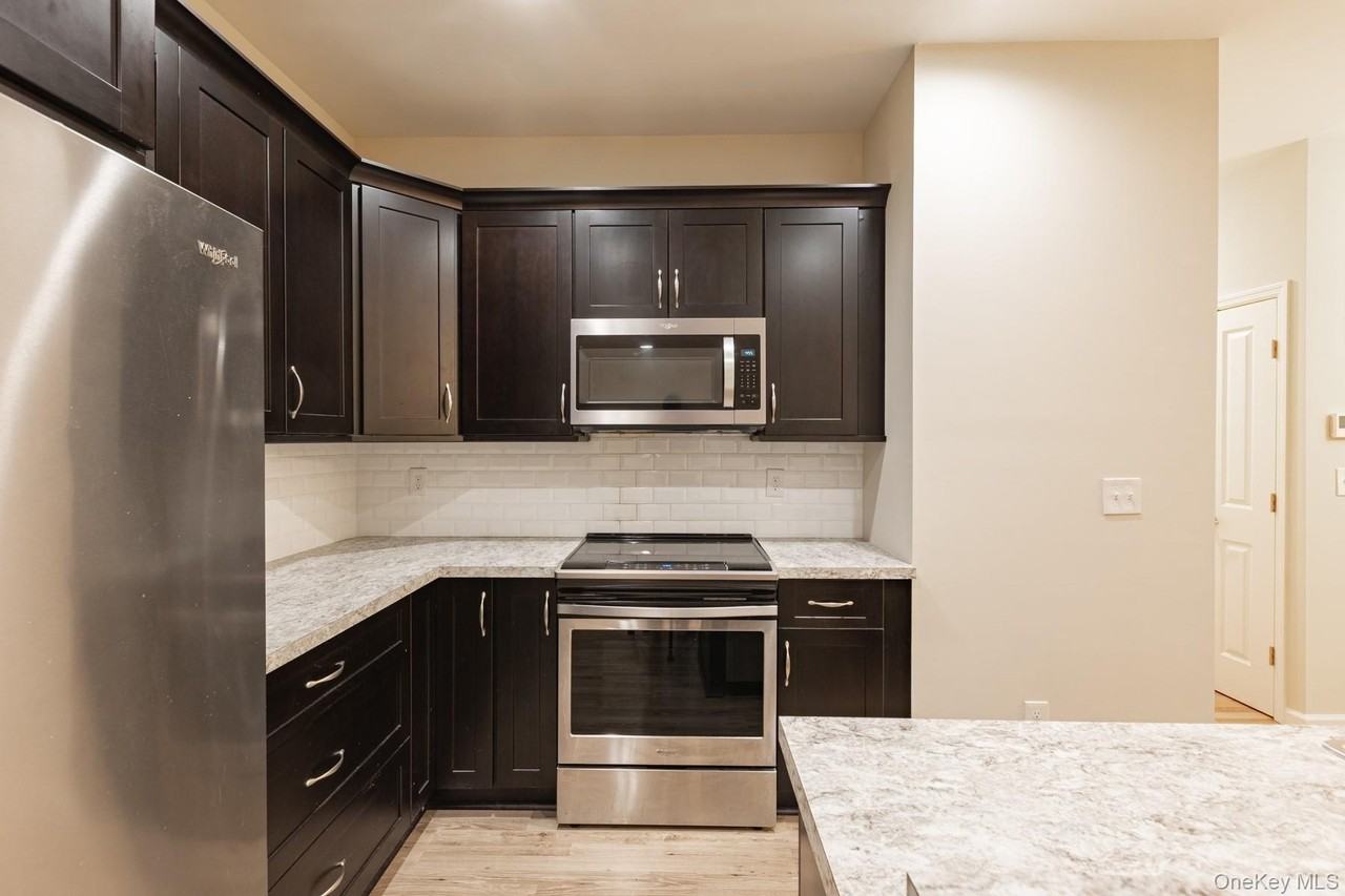 1 Sophia Ct - Photo 6 of 25