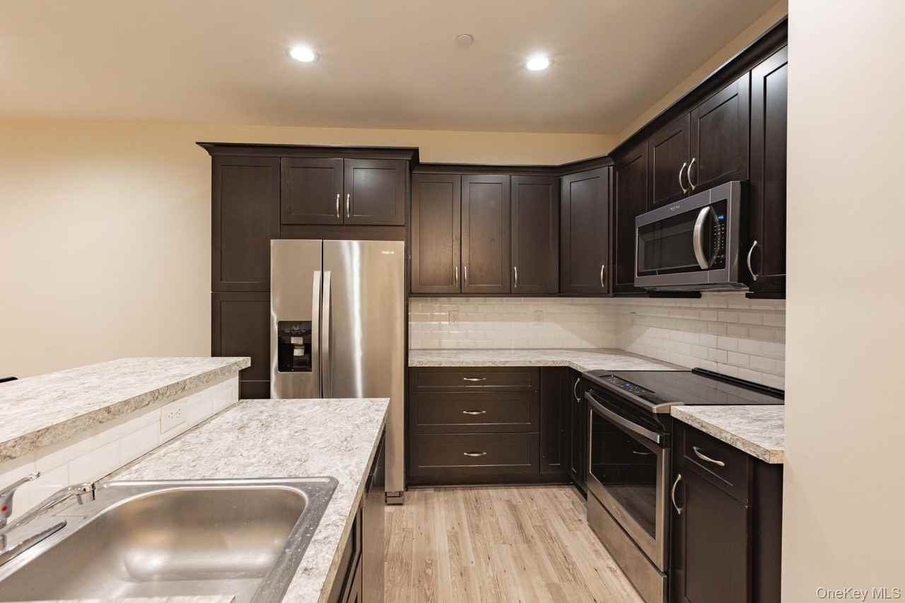1 Sophia Ct - Photo 7 of 25