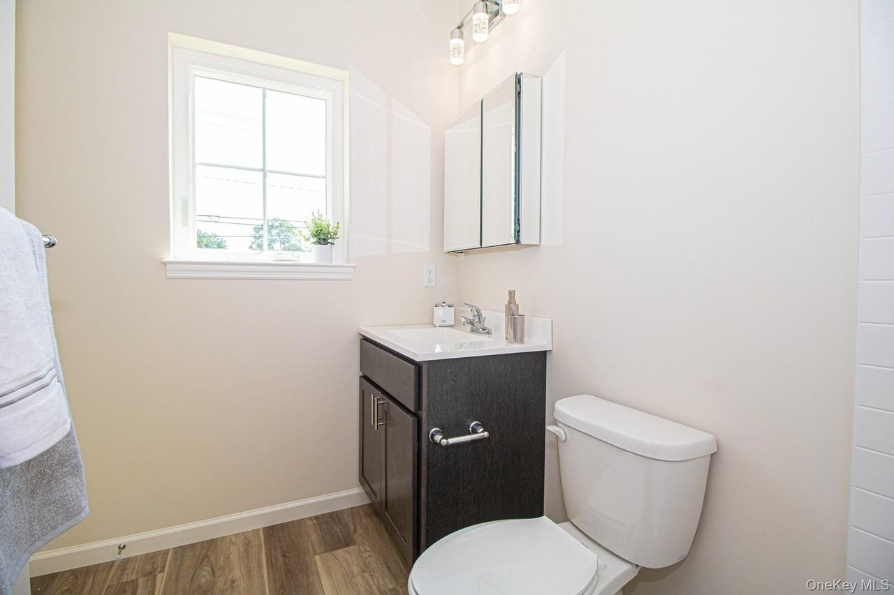 309 Ashley Court Avenue - Photo 3 of 26