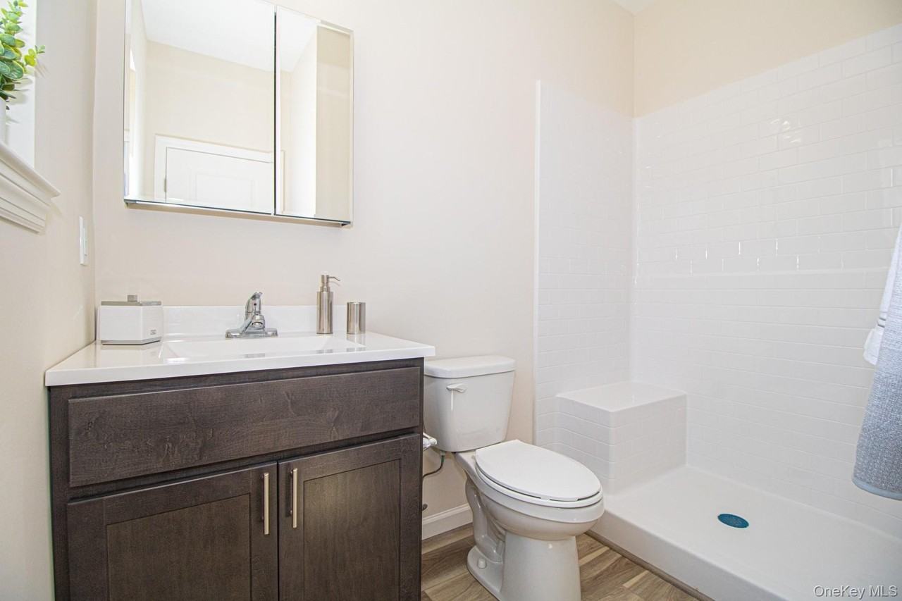 309 Ashley Court Avenue - Photo 4 of 26