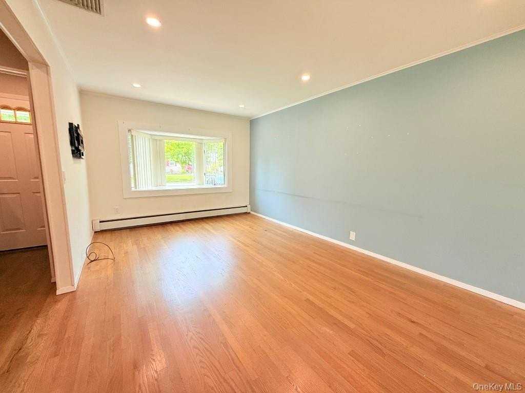 8 E Gate - Photo 3 of 13