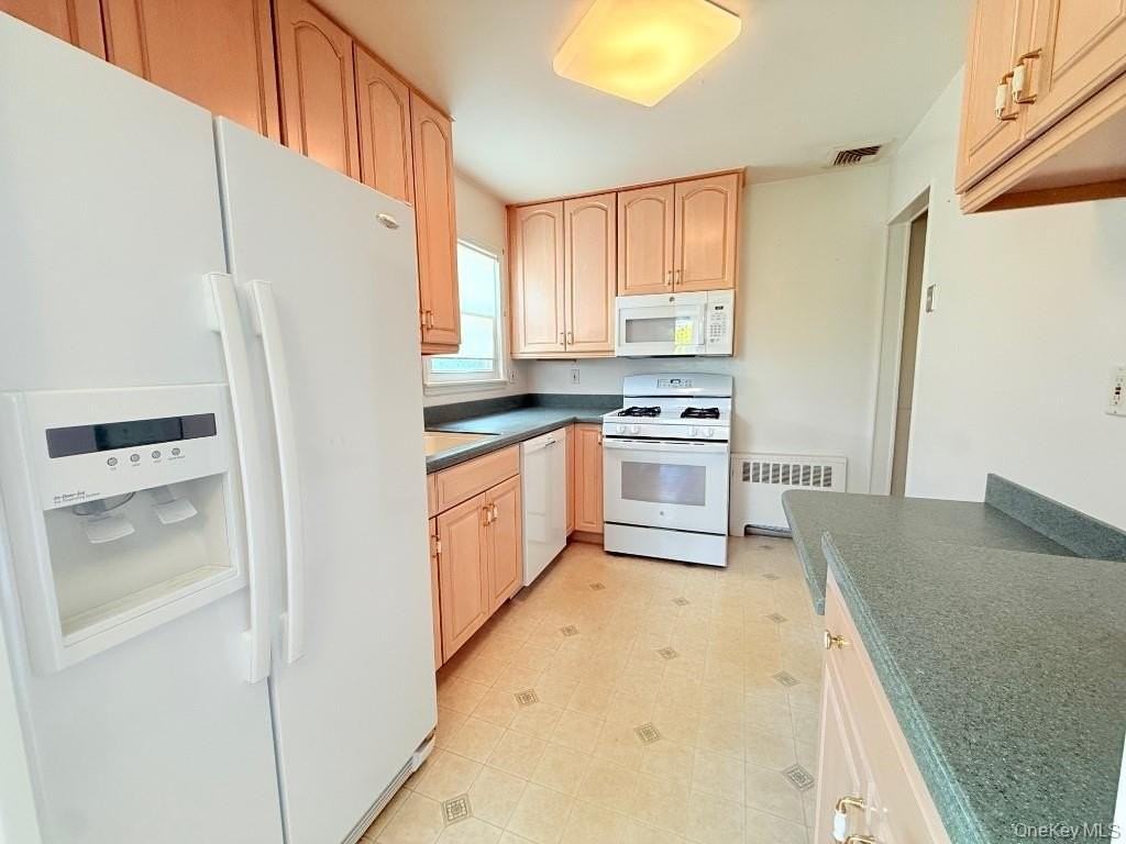 8 E Gate - Photo 5 of 13