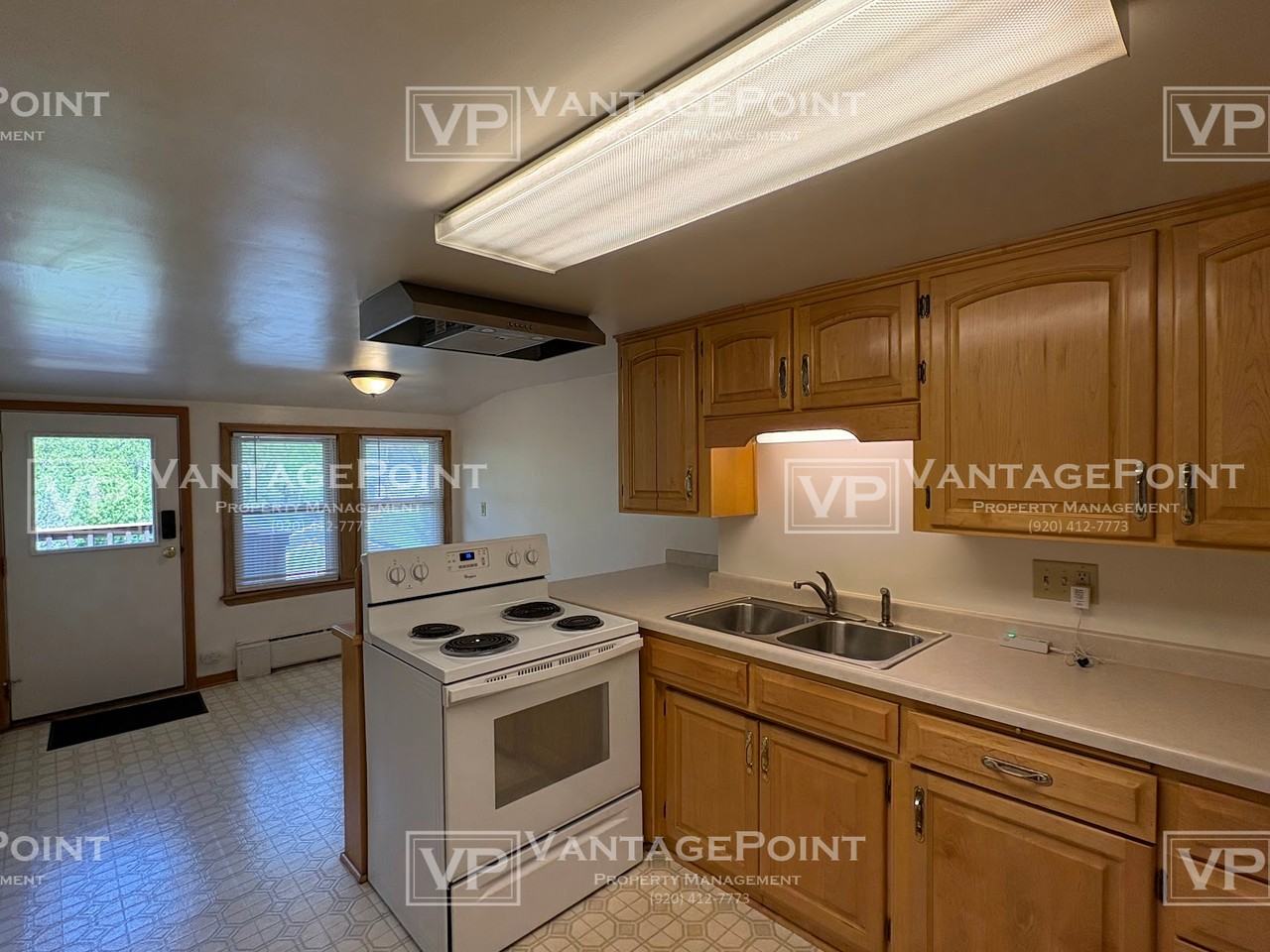 122 1/2 S Oneida St - Photo 2 of 19