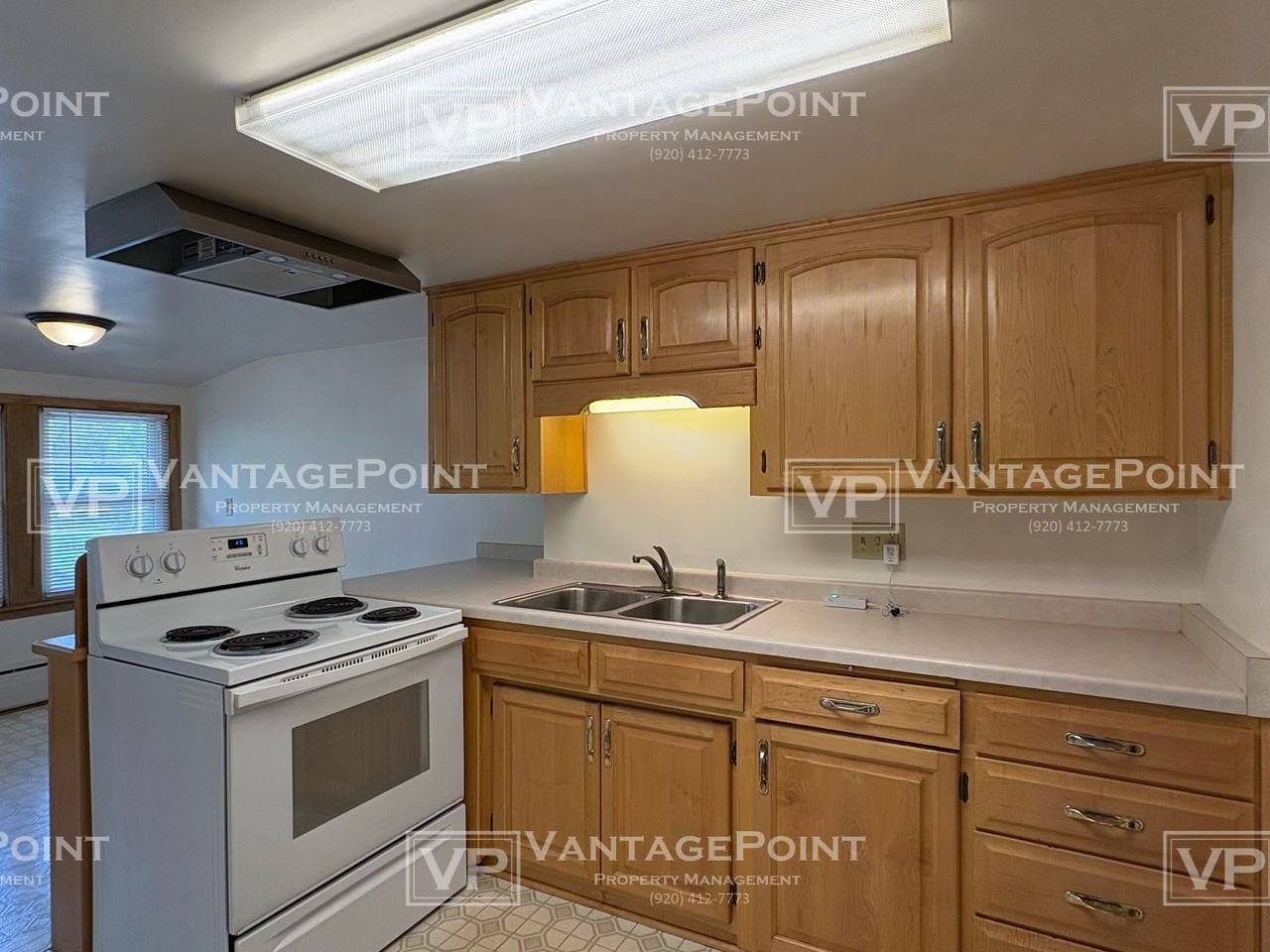 122 1/2 S Oneida St - Photo 3 of 19