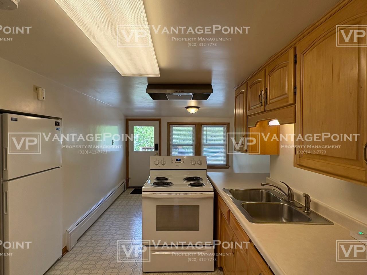 122 1/2 S Oneida St - Photo 4 of 19