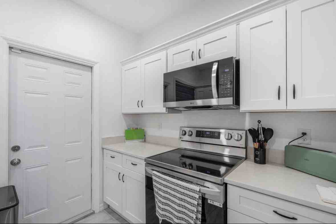 W Walnut St - Photo 2 of 8