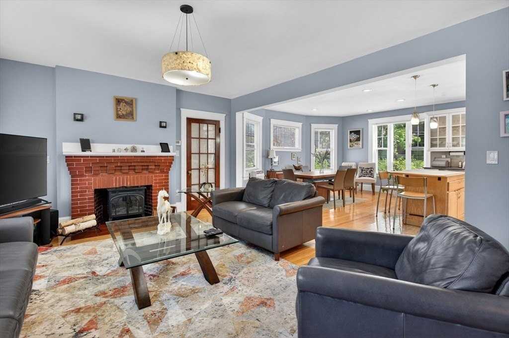 962 Pleasant St - Photo 3 of 32