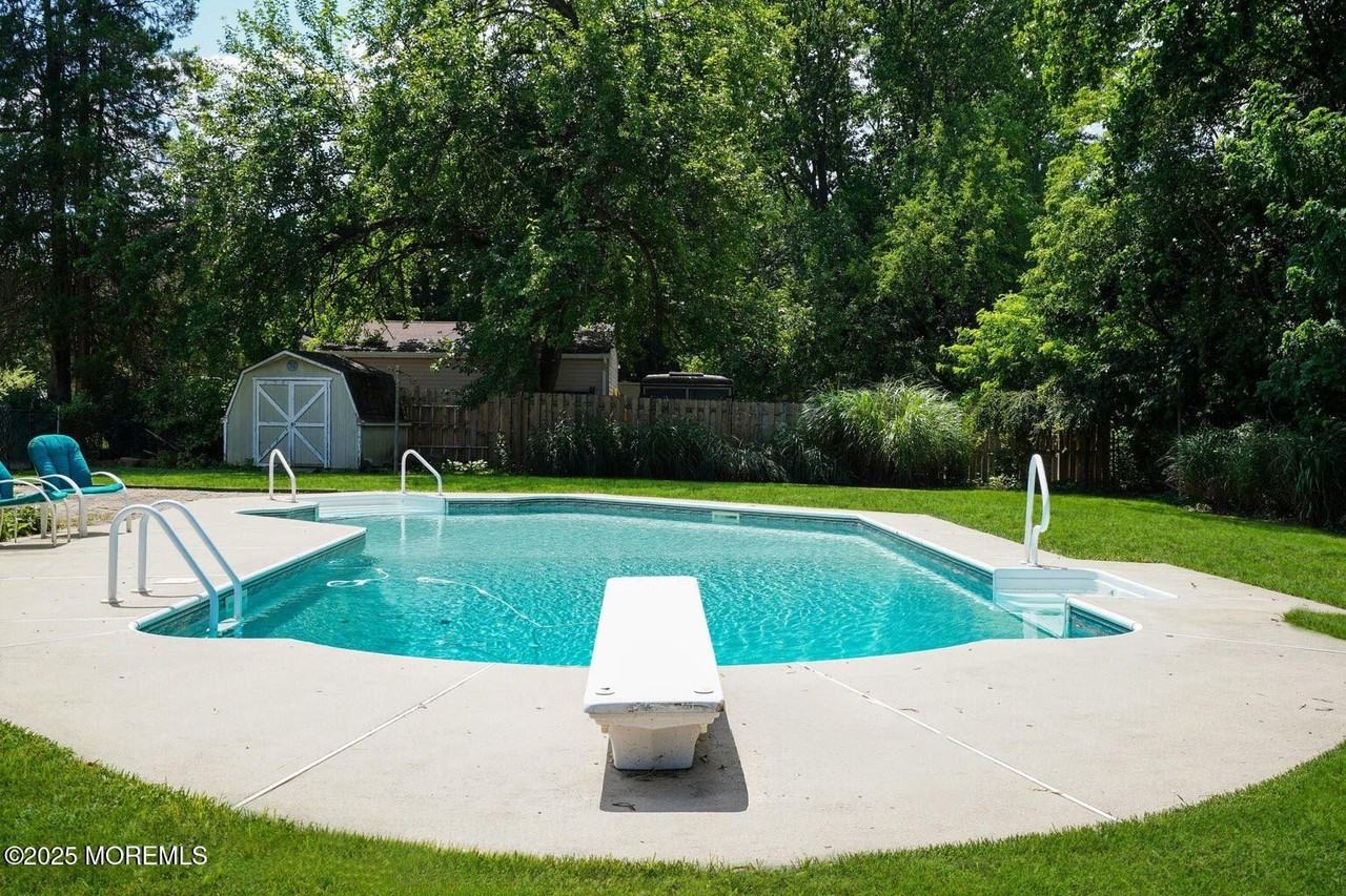 17 Arlene Dr - Photo 6 of 40