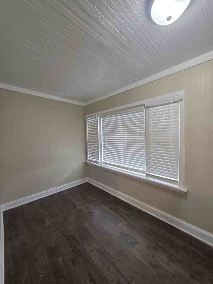 12019 S Perry Ave - Photo 7 of 15