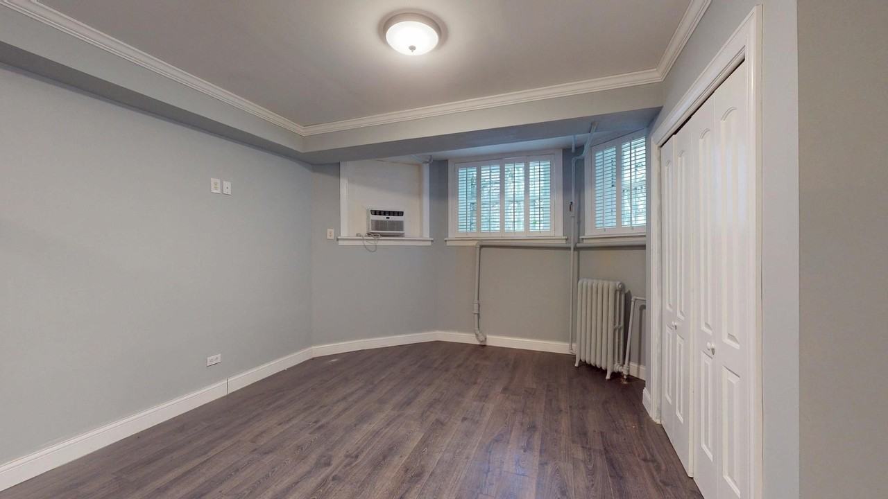 21 E Division St #GDNN - Photo 2 of 5
