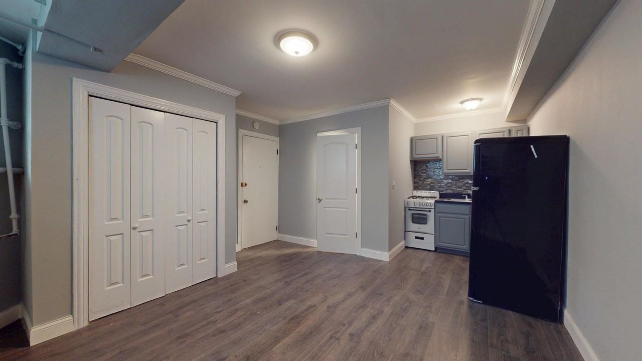 21 E Division St #GDNN - Photo 3 of 5