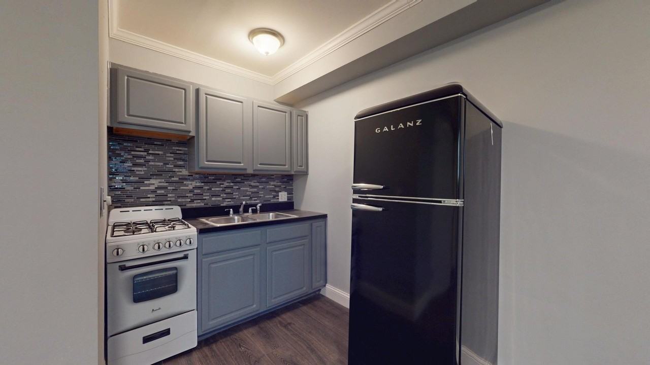 21 E Division St #GDNN - Photo 4 of 5