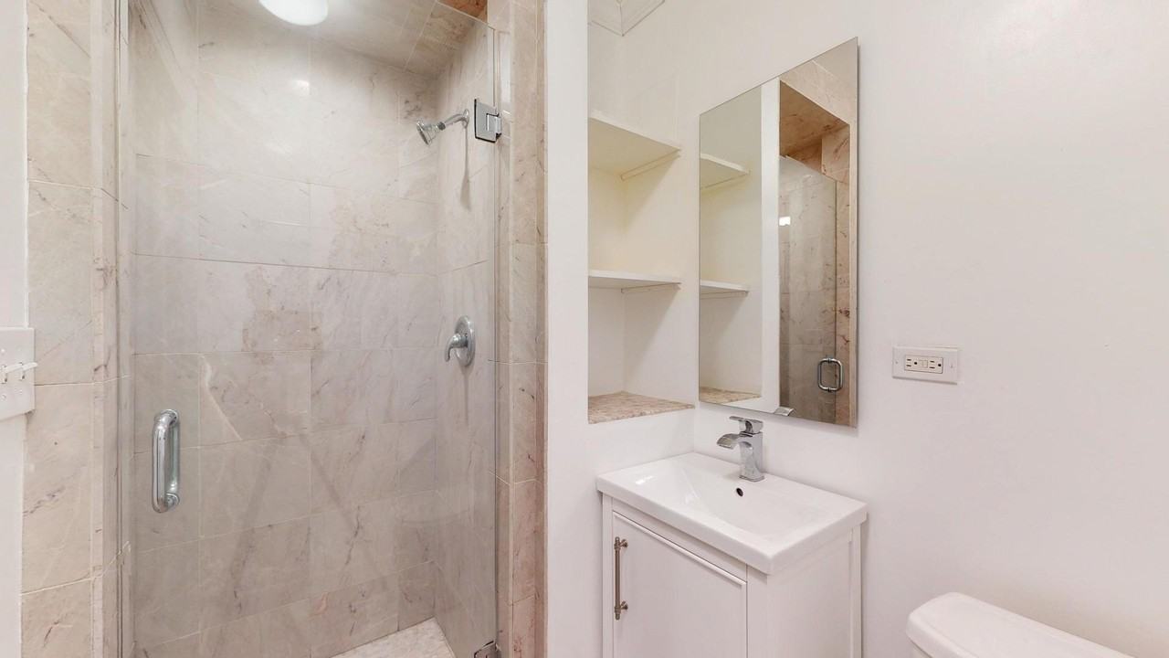 21 E Division St #GDNN - Photo 5 of 5