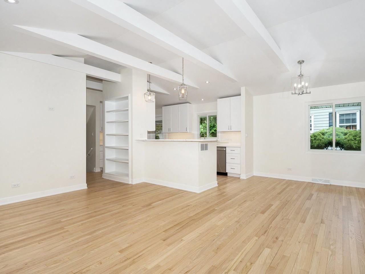 48 Oakwood Dr - Photo 4 of 23