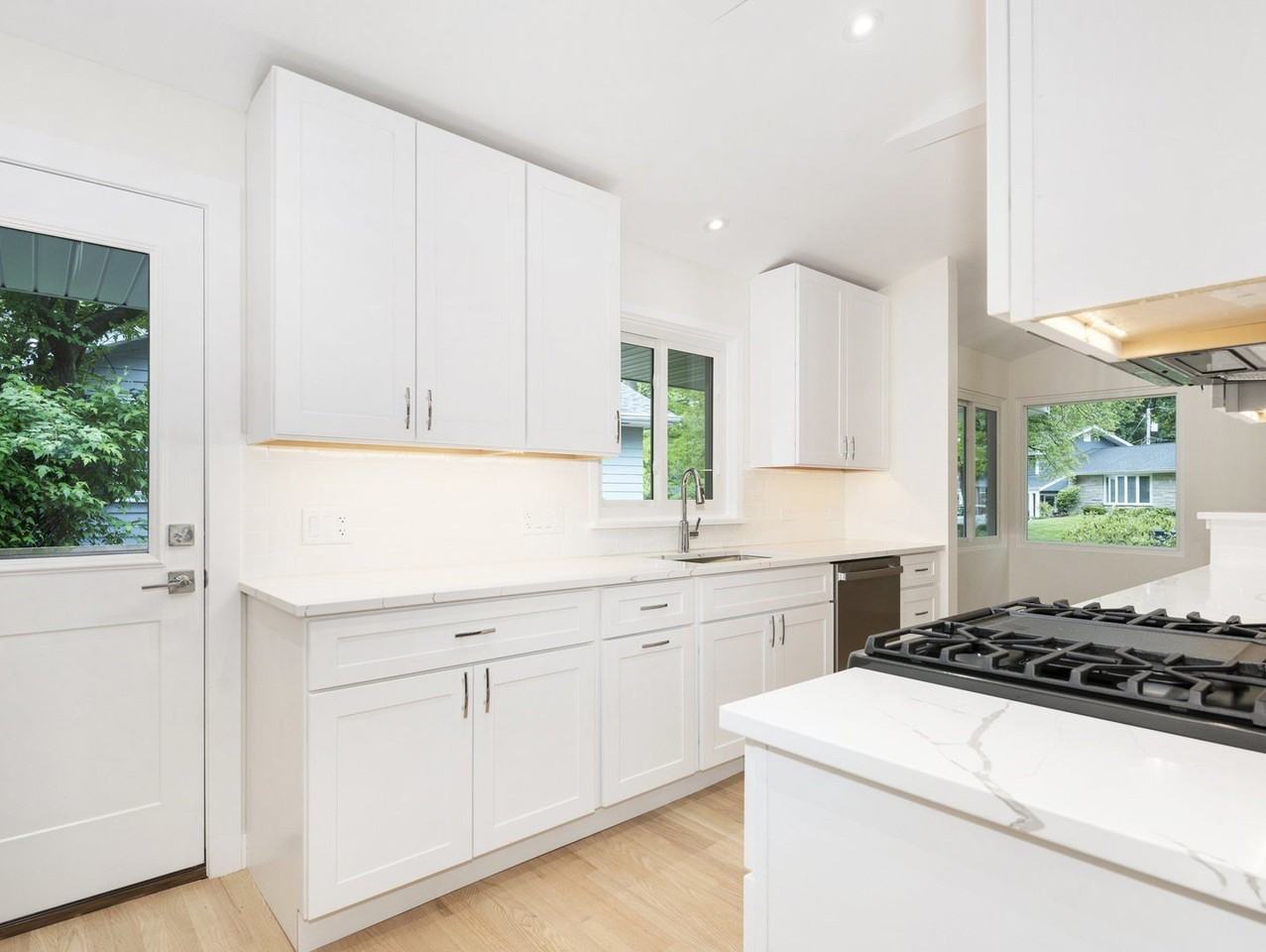 48 Oakwood Dr - Photo 5 of 23